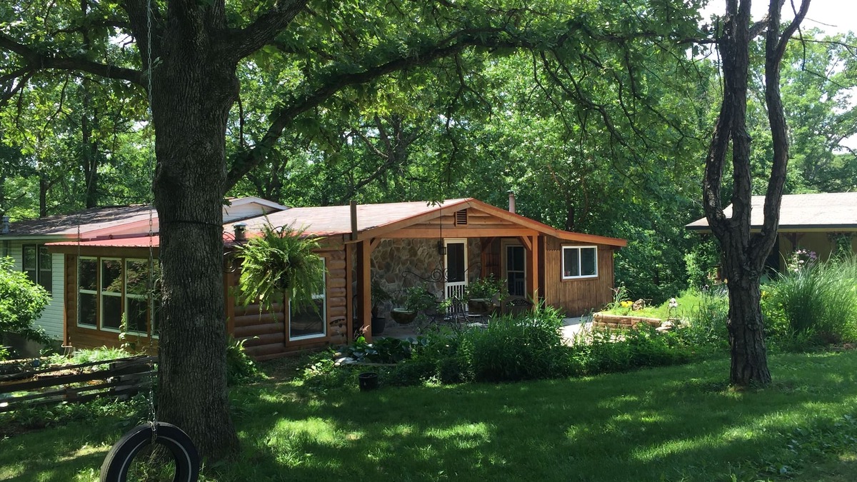 Steelville Cottage | Koi Cottage With Mineral Hot Tub ~ Located Minutes From The Upper Meramec River
