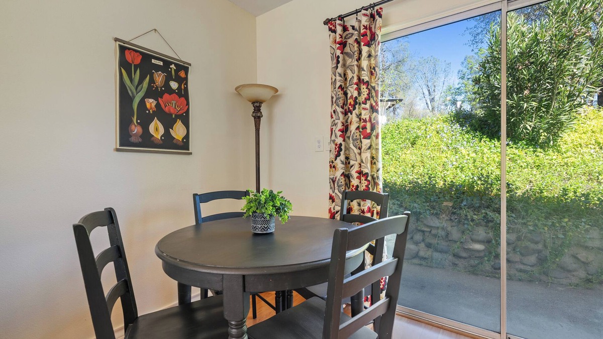 Shasta Lake Cottage | Kokanee Cottage - Furnished Studio - Beautiful setting - 30 day rate discounts!