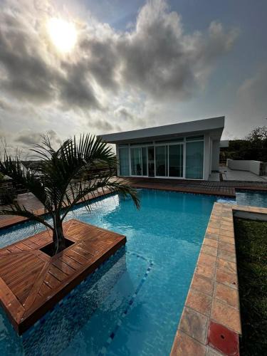 Gueima Villa | Koko Beach - Blue sky house