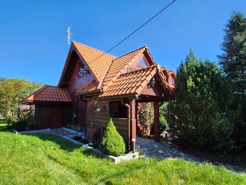 Ujsoy Ski Chalet | Koloc dom drewniany