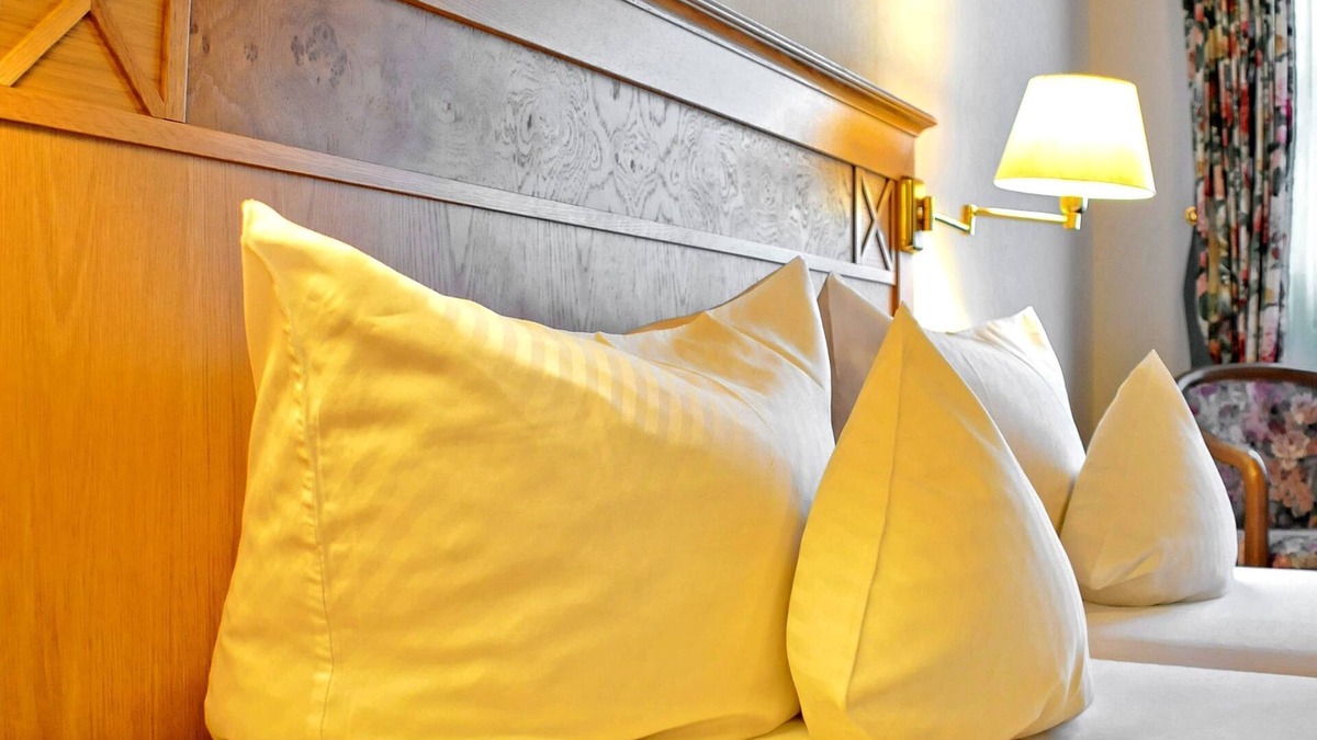 Breisach Apartment | Komfort Doppelzimmer mit Dusche/WC