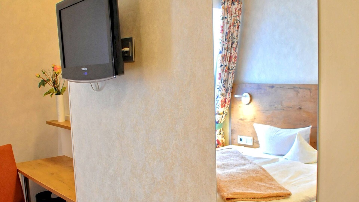 Breisach Apartment | Komfort Einzelzimmer mit Dusche/WC