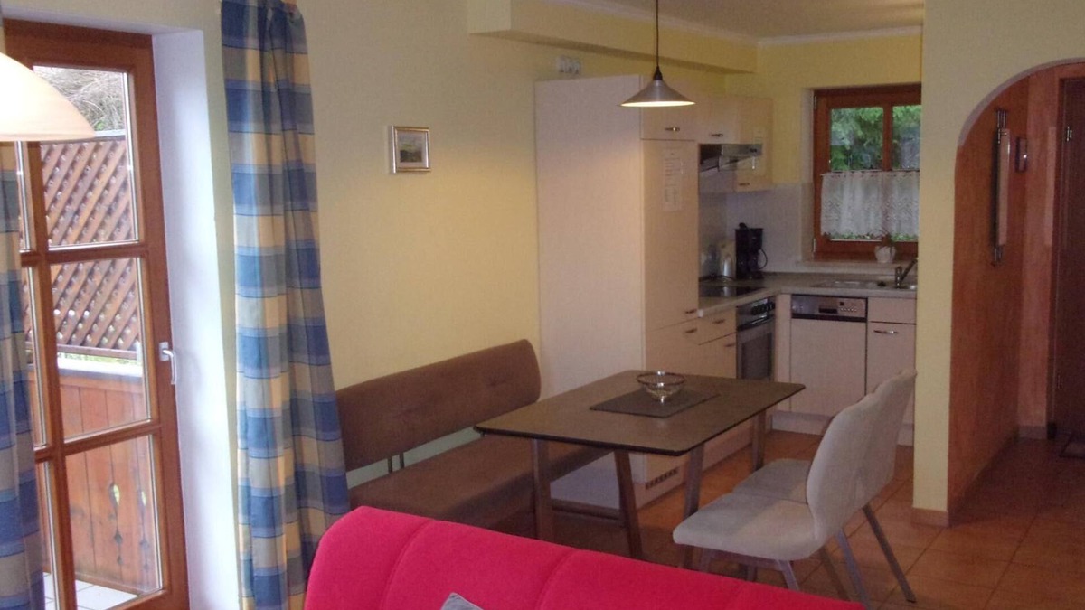 Blachendorf Apartment | Komfortable Ferienwohnung (60 qm) für zwei bis vier Personen im Bayerischen Wald