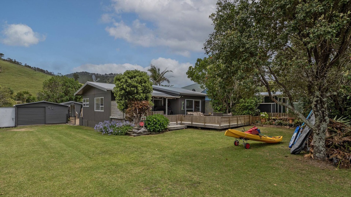 Whiritoa House | Kon Tiki Retreat - Whiritoa Beach Holiday Home