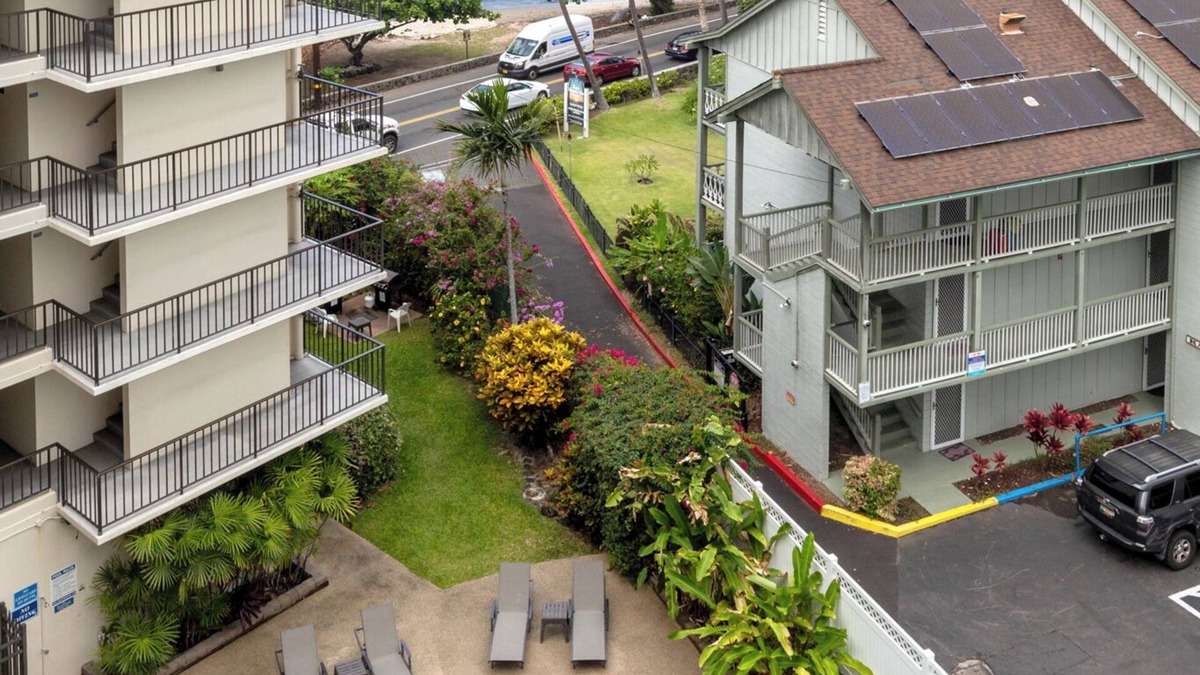 Historic Kailua Village Condo | Kona Alii Penthouse with Village and Ocean Views