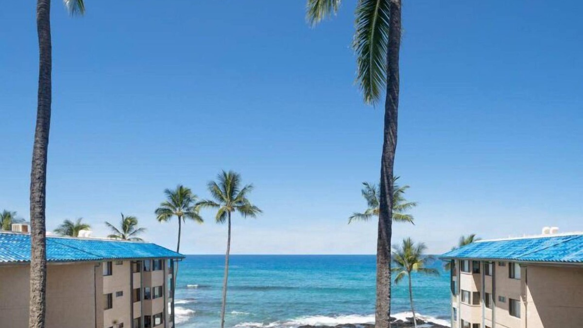 Historic Kailua Village Condo | Kona Reef F14 Oceanfront Luxury, Full AC, King