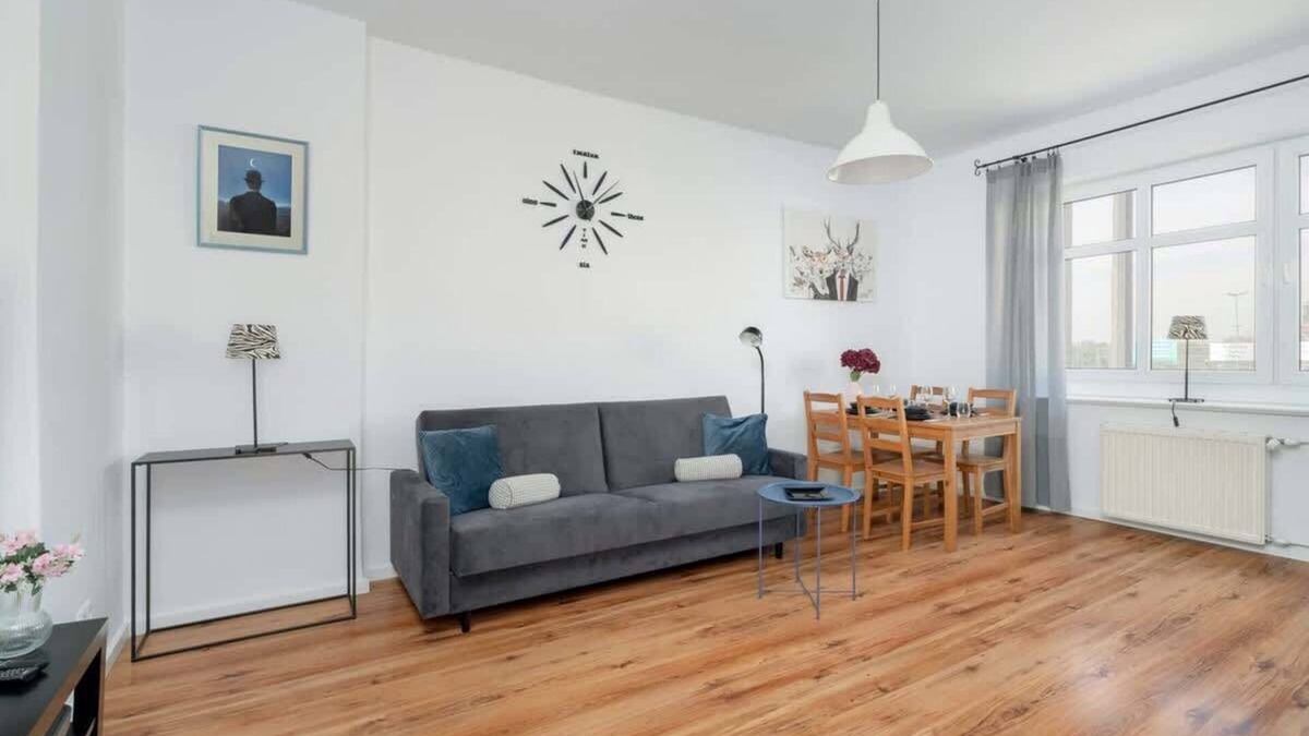 Nowe Miasto Apartment | Konarskiego 4 | Spacious apartment | WiFi