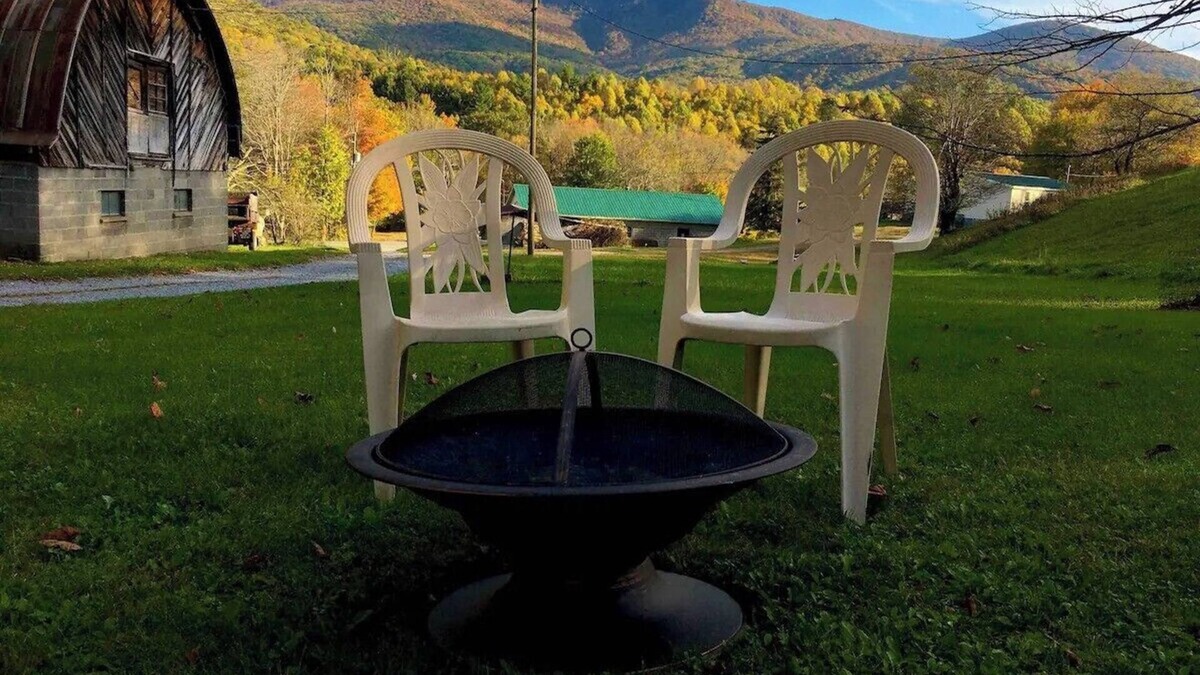 Damascus House | Konnarock Homestead w/Mountain View, VA Creeper Trail/Appalachian Trail local