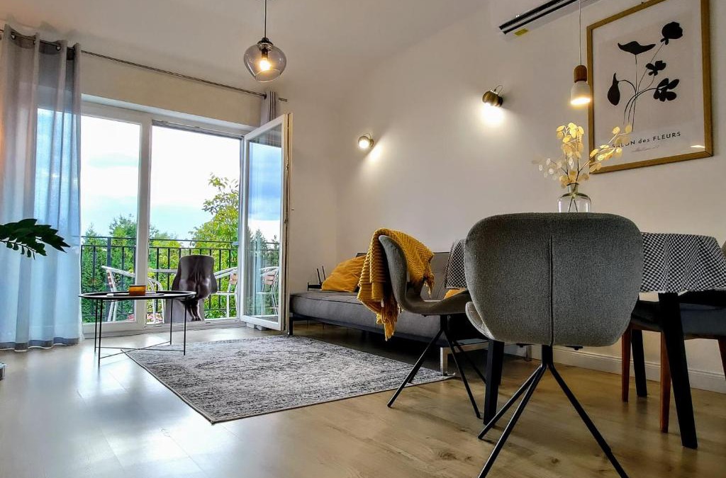Konstancin-Jeziorna Apartment | Konstancin Comfort - Twój Dom z Daleka od Domu