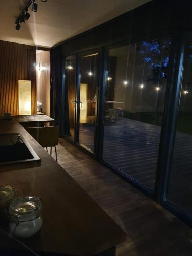 Nowe Miasto House | kontener nad rzeką