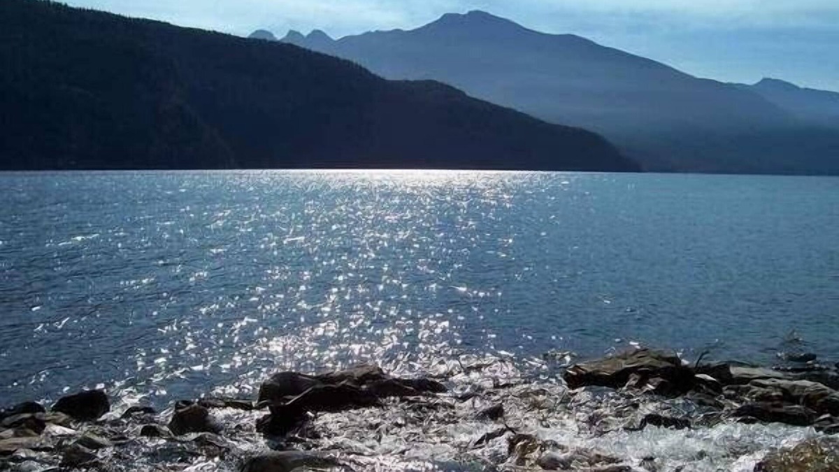 Kaslo Cottage | Kootenai Hideaway Lakefront Cabin