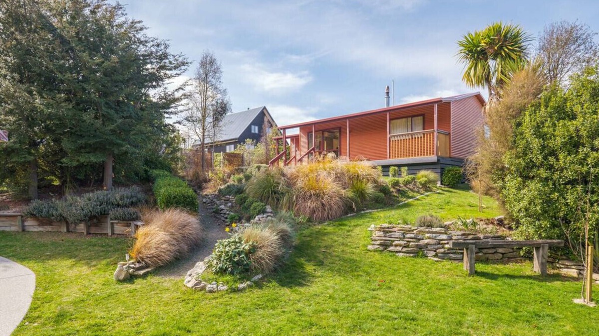 Lake Hawea Cottage | Korimako Ridge - Lake Hawea Holiday Home