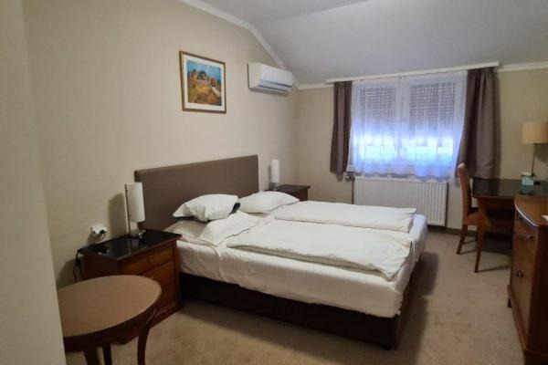Hatvan Bed & Breakfast | Korona Panzió