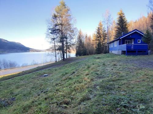 Tretten House | Koselig blått hus - utsikt Losna