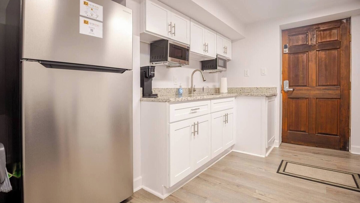 Baltimore Apartment | Kosher 2 Bedroom 1 Bath Apartment, In the Eruv, w/Kitchenette, Private Entry