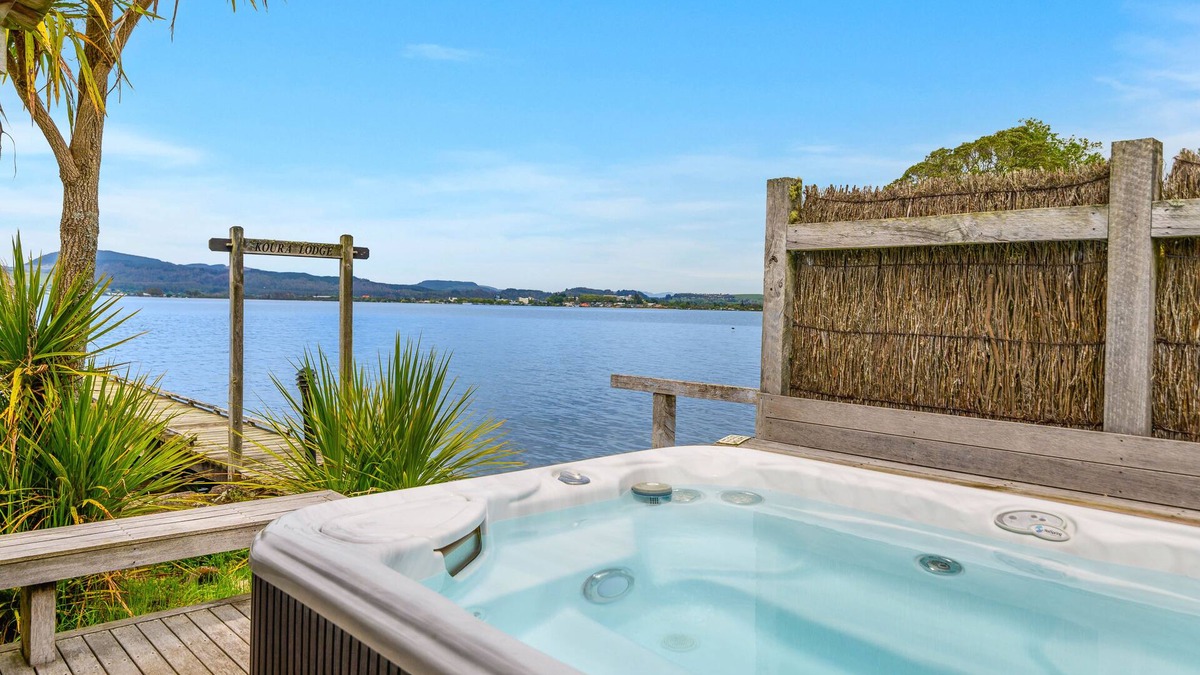 Kawaha Point Cabin | Koura Lodge
