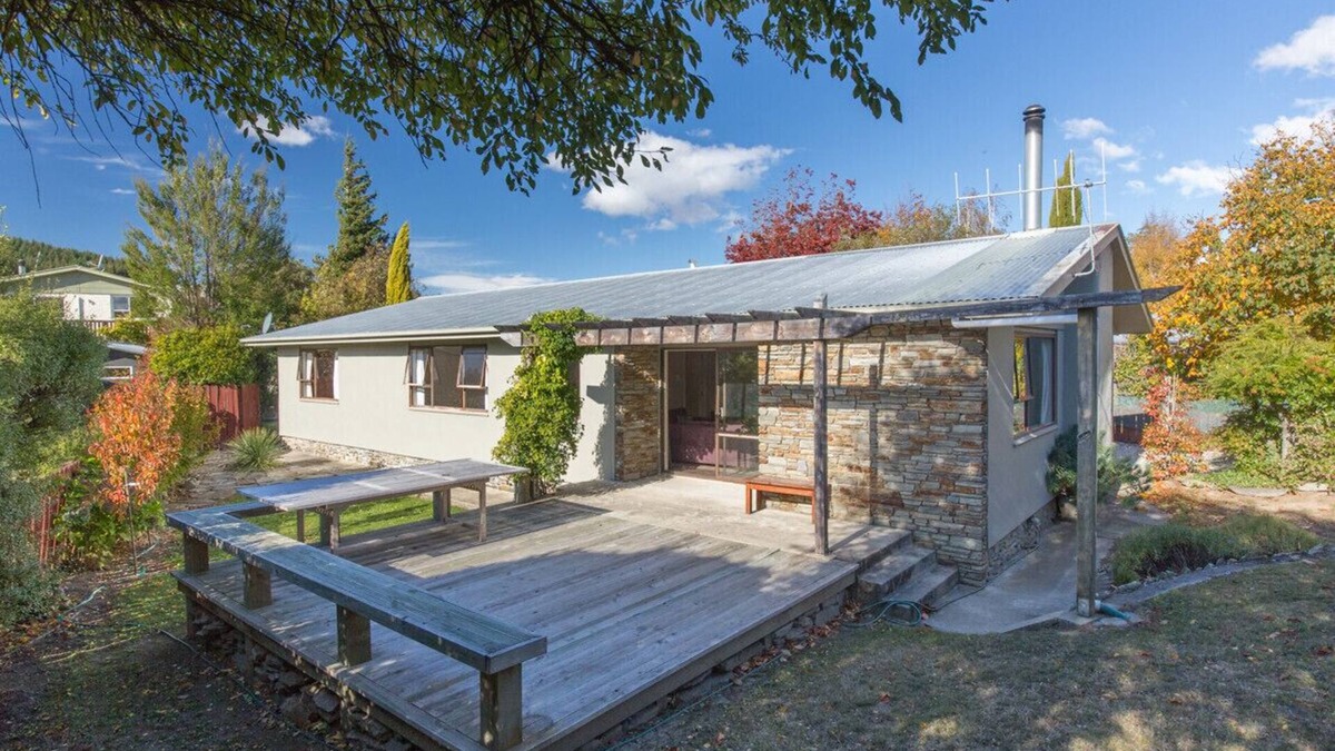 Wanaka Cottage | Kowhai Cottage - Wanaka Holiday Home