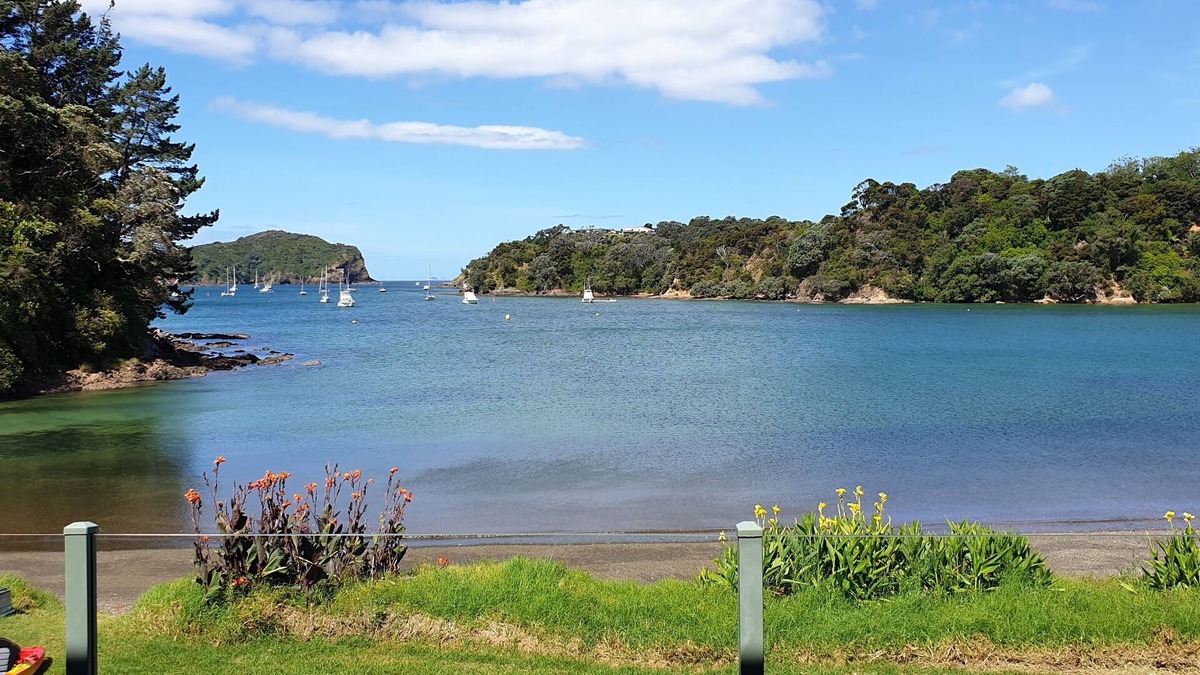Tutukaka House | Kowharewa Beachfront Beauty