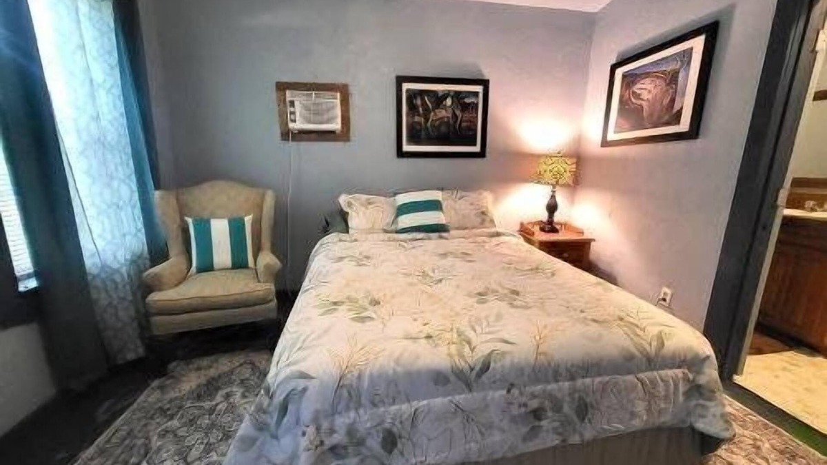 Canton House | Kozy Knook with queen bed