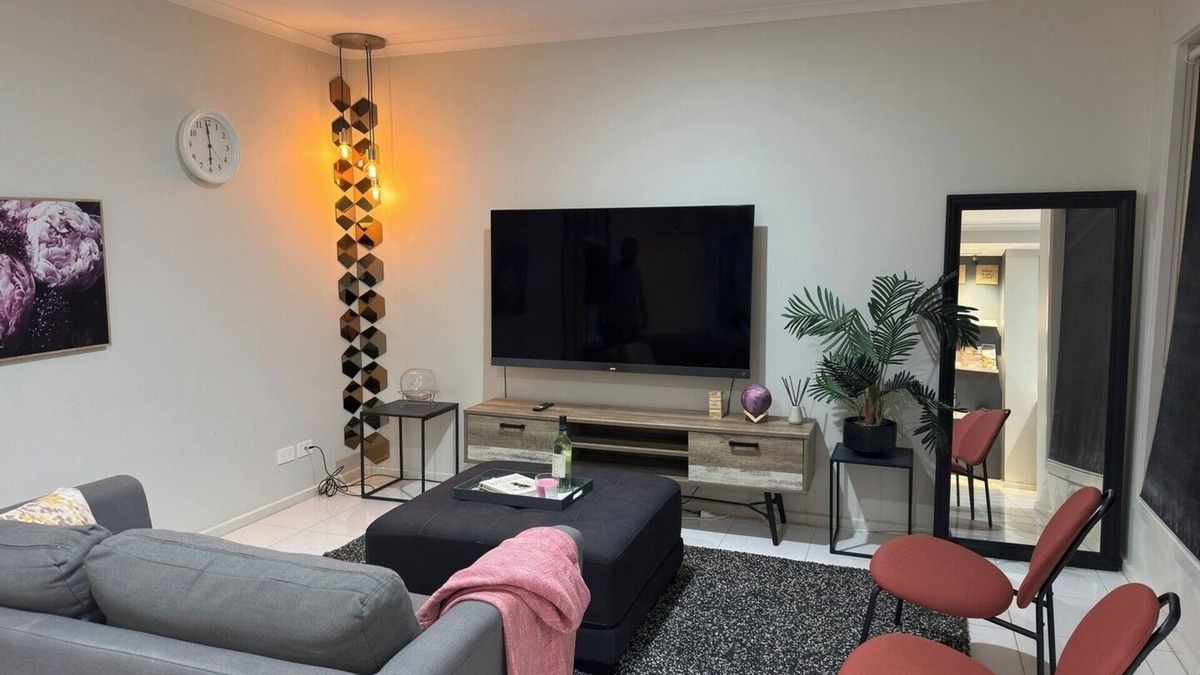 Paralowie House | KozyGuru | 3BR Retreat to ADL and Barossa in 40m