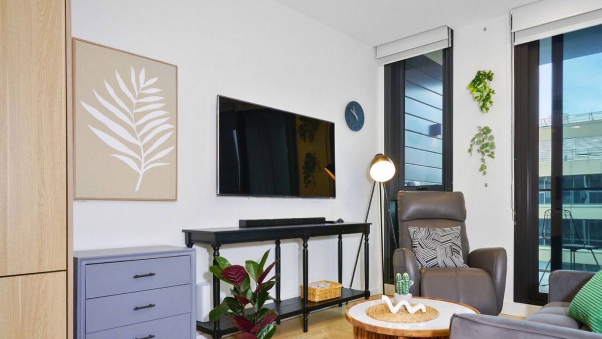 Moonee Ponds Apartment | KozyGuru | Moonee Ponds | Modern 1 Bed Apt Parking