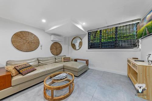 Waterloo Apartment | KozyGuru/Waterloo/Studio + Parking/NWA189
