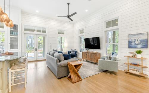 Forest District House | Krab Dip by Oversee 30A