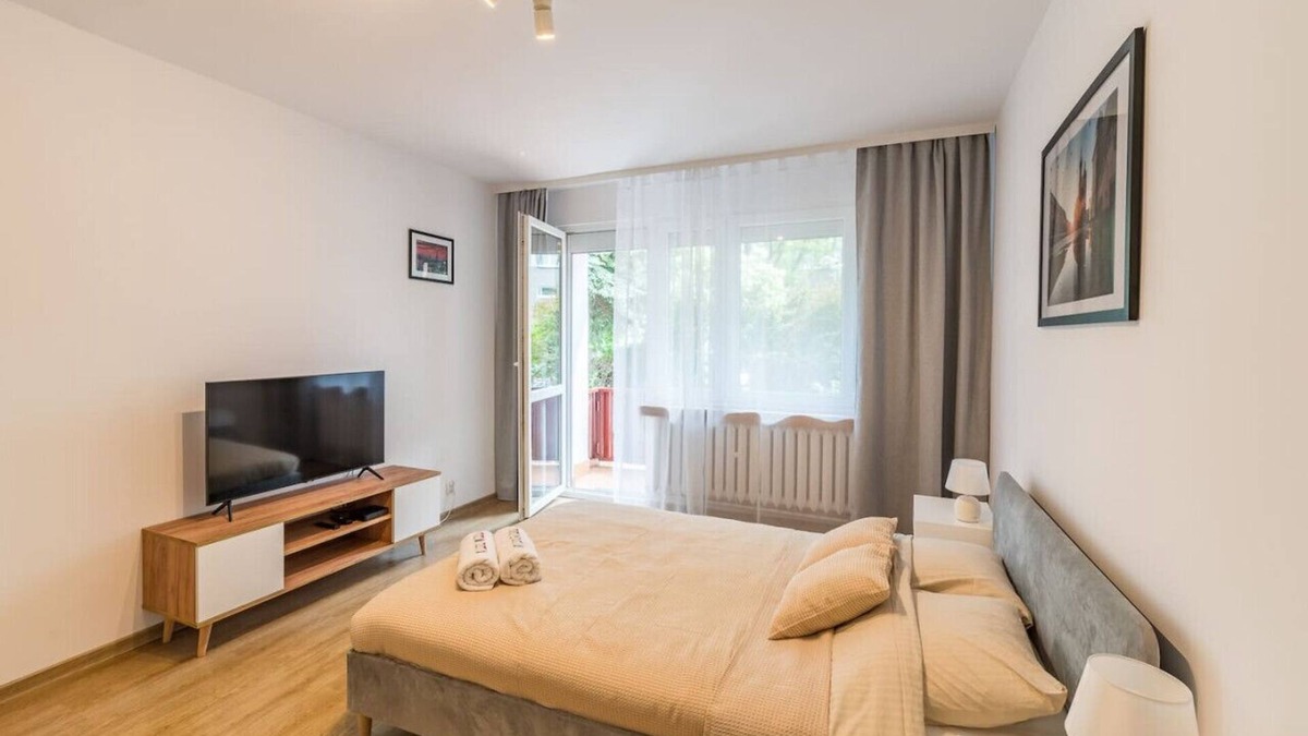 Czyzyny Apartment | Kraków Czyżyny - Terrace & Workspace - by Rentujemy