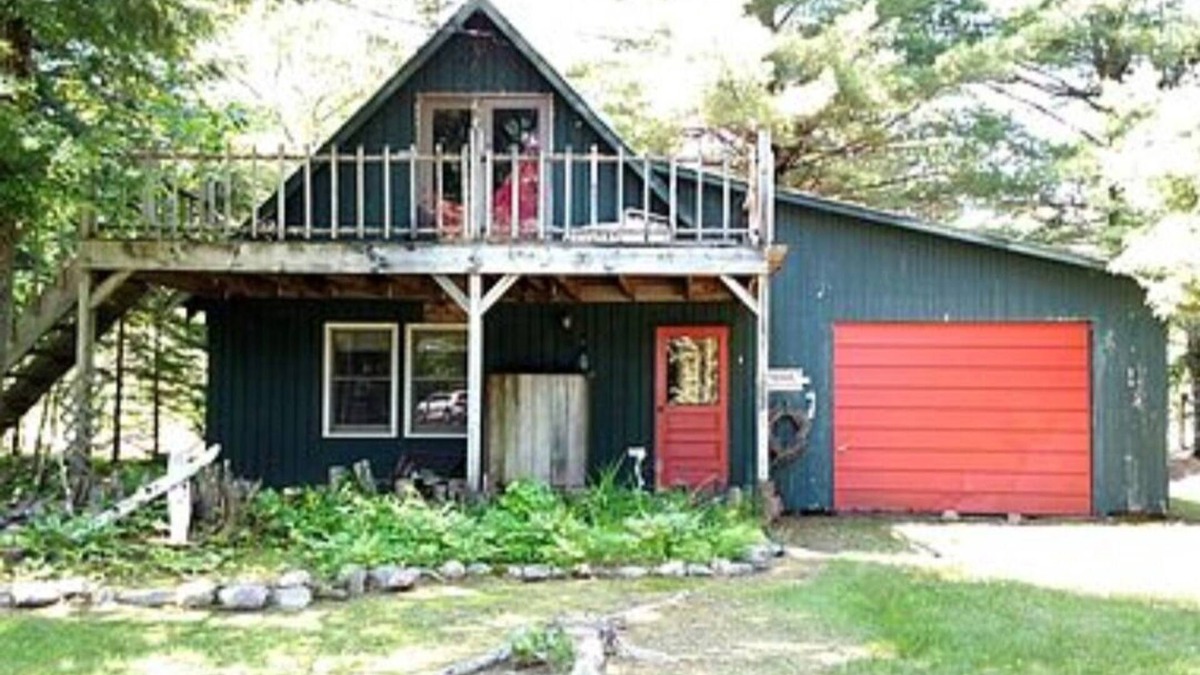 Sault Ste. Marie Cabin | Krause Kabin on Waterfront Property