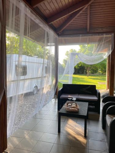 Tiszanana Apartment | Kroni vendégház