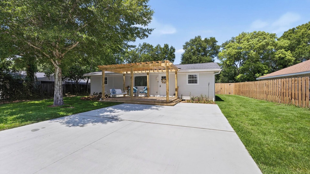 Wright House | Ksweetly's Sunset Cottage 4-bdrm, 2 bath, sand Volleyball Ct, Fort Walton Beach