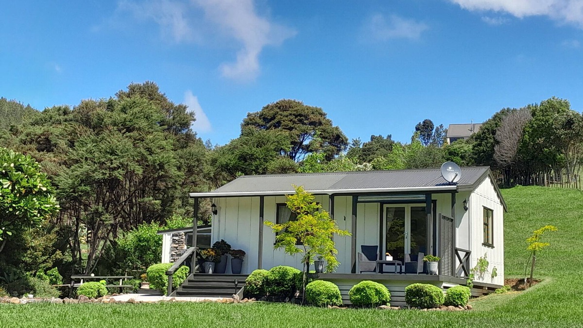 Kuaotunu Cottage | Kuaotunu's Peebles Cottage