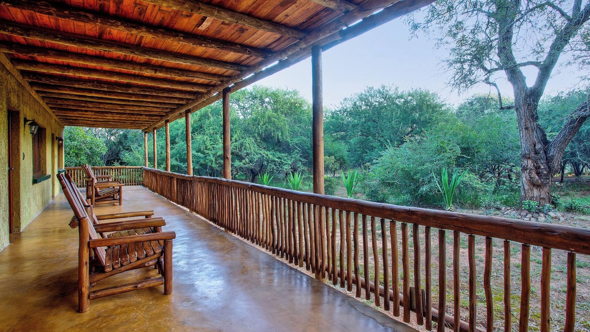 Thorny Bush Game Reserve Cabin | Kubu Safari Lodge