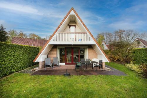 Zwiggelte House | Kuifeend I Chalet met Modern Interieur