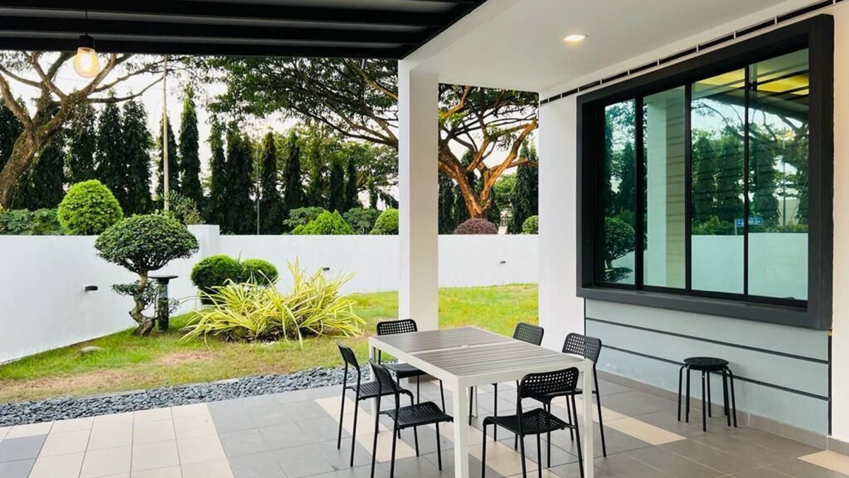 Kulai Villa | Kulai Lagenda Putra Corner House near Airport JPO