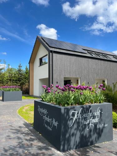 Basthorst House | Kunst Pension Frahm