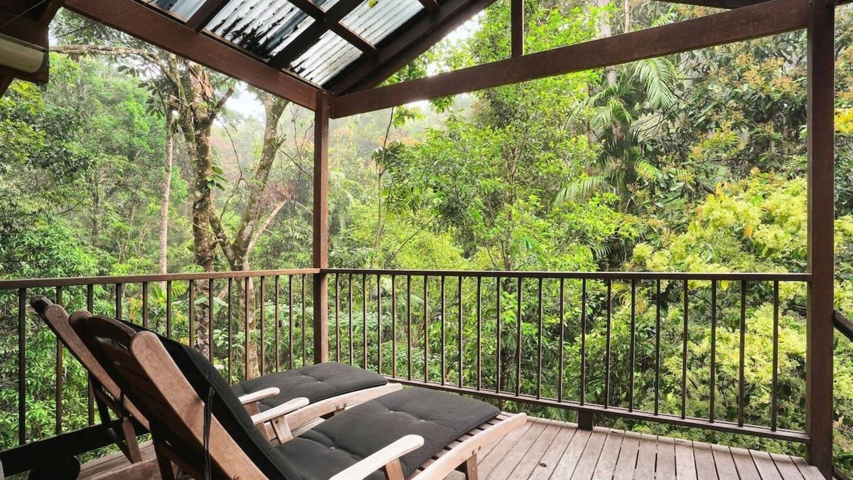 Kuranda Cabin | Kuranda Rainforest Chalet- Rainforest Retreat with Private Creek, Chef’s Kitchen & Spacious Deck
