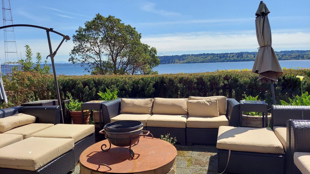 Vashon Island Apartment | KVI BEACH HOUSE STUDIO! Directly Above Vashon's Favorite Beach!