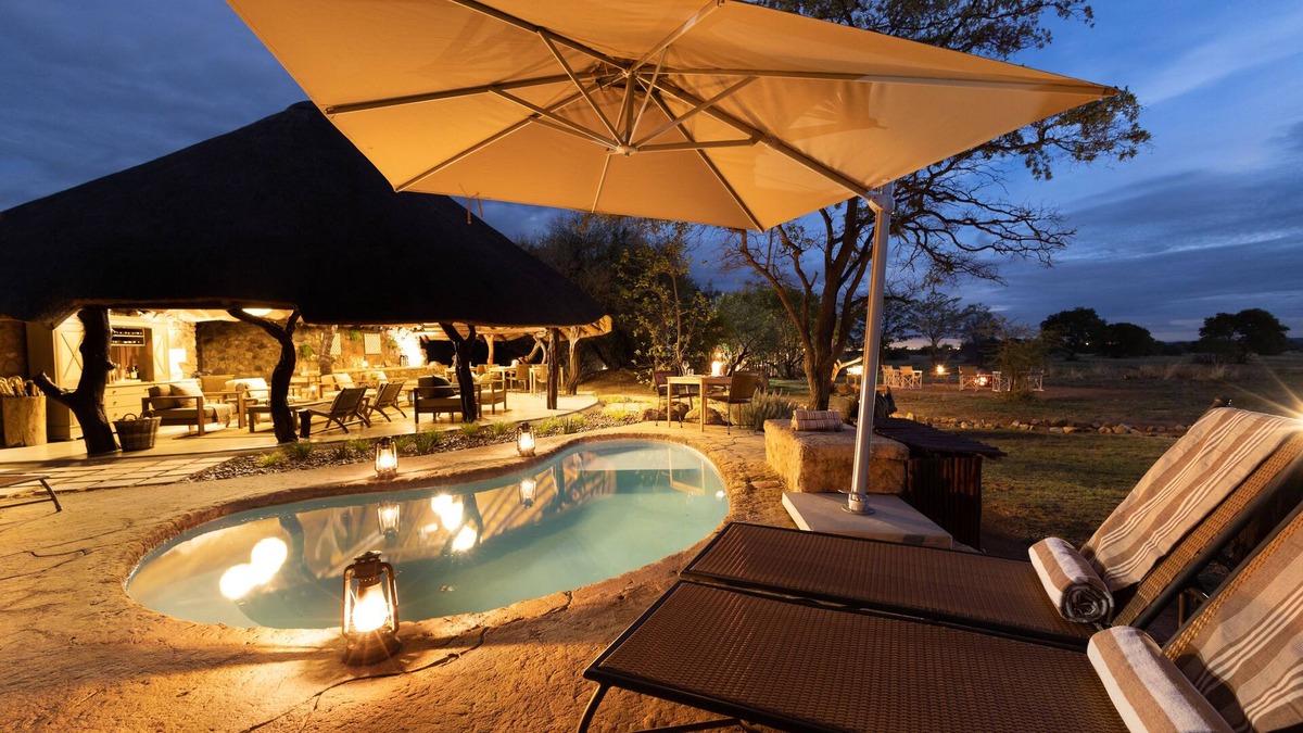 Leeupoort Cabin | Kwafubesi Tented Safari Camp