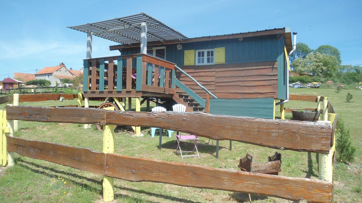 Pays de Lapalisse Ski Chalet | KYM HOUSE FROG