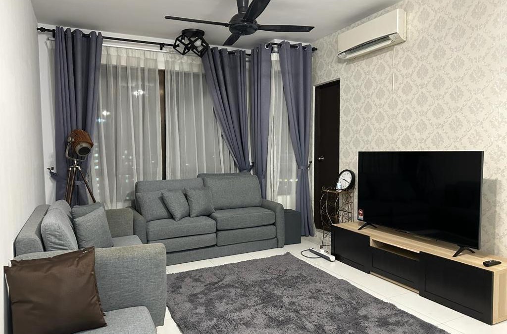 Ayer Keroh Apartment | Kyra The Heights Residence Condo Ayer Keroh Melaka WiFi, Netflix & Pool
