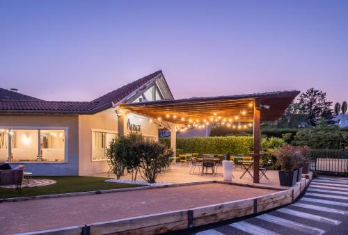 Bron Hotel | Kyriad Lyon Est - Bron Eurexpo Le Cottage