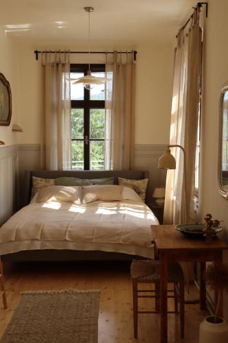 Golcuv Jenikov Bed & Breakfast | Kytky pod komínem