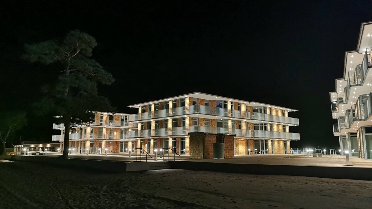 Aahus Apartment | Lägenhet på Stranden i Åhus med Havsutsikt och Närhet Till Spa & Utomhuspool
