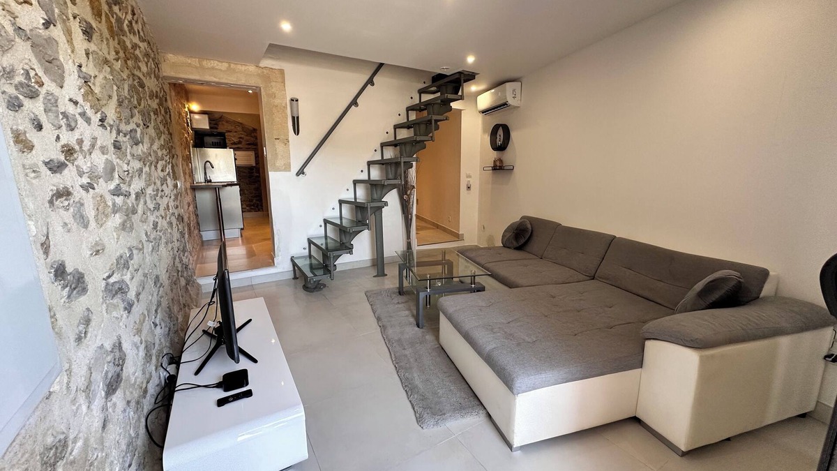 Fourques Apartment | Lélégance de la Pierre