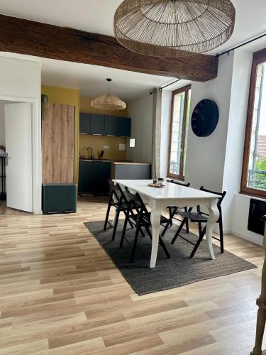La Chapelle-en-Serval Apartment | L Échappée Gauloise en hypercentre