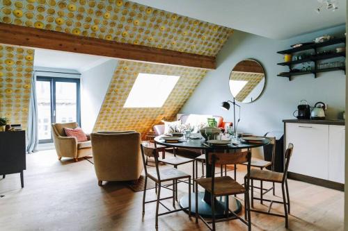 Feronstree et Hors-Chateau Apartment | L’écrin vintage - Hors Château & Marches de Bueren