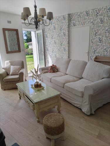 La Coquille House | L'étude, gîte à la Coquille (Dordogne) pour 6 personnes
