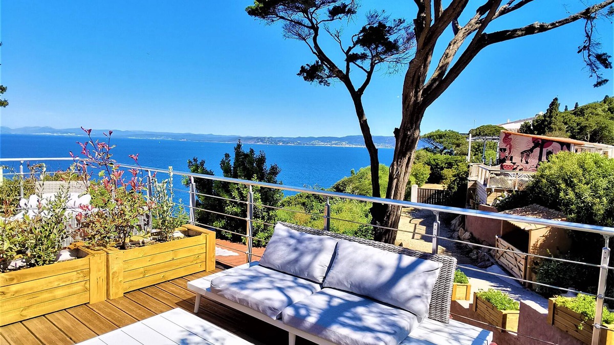 Ile du Levant Apartment | L'Abeste Studio 20m2 Sea view Terrace 30m2, air conditioned