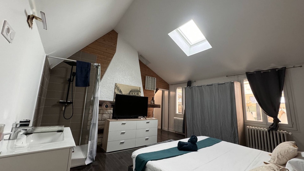Ecommoy Apartment | L'Agréable - Suite - Circuit - Rêve au Mans